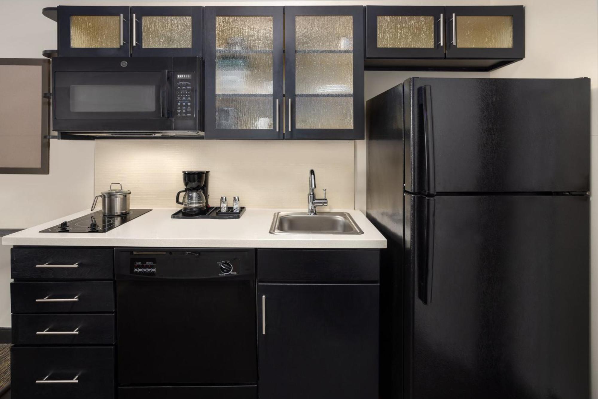 Candlewood Suites Philadelphia - Airport Area By Ihg Chester Bagian luar foto
