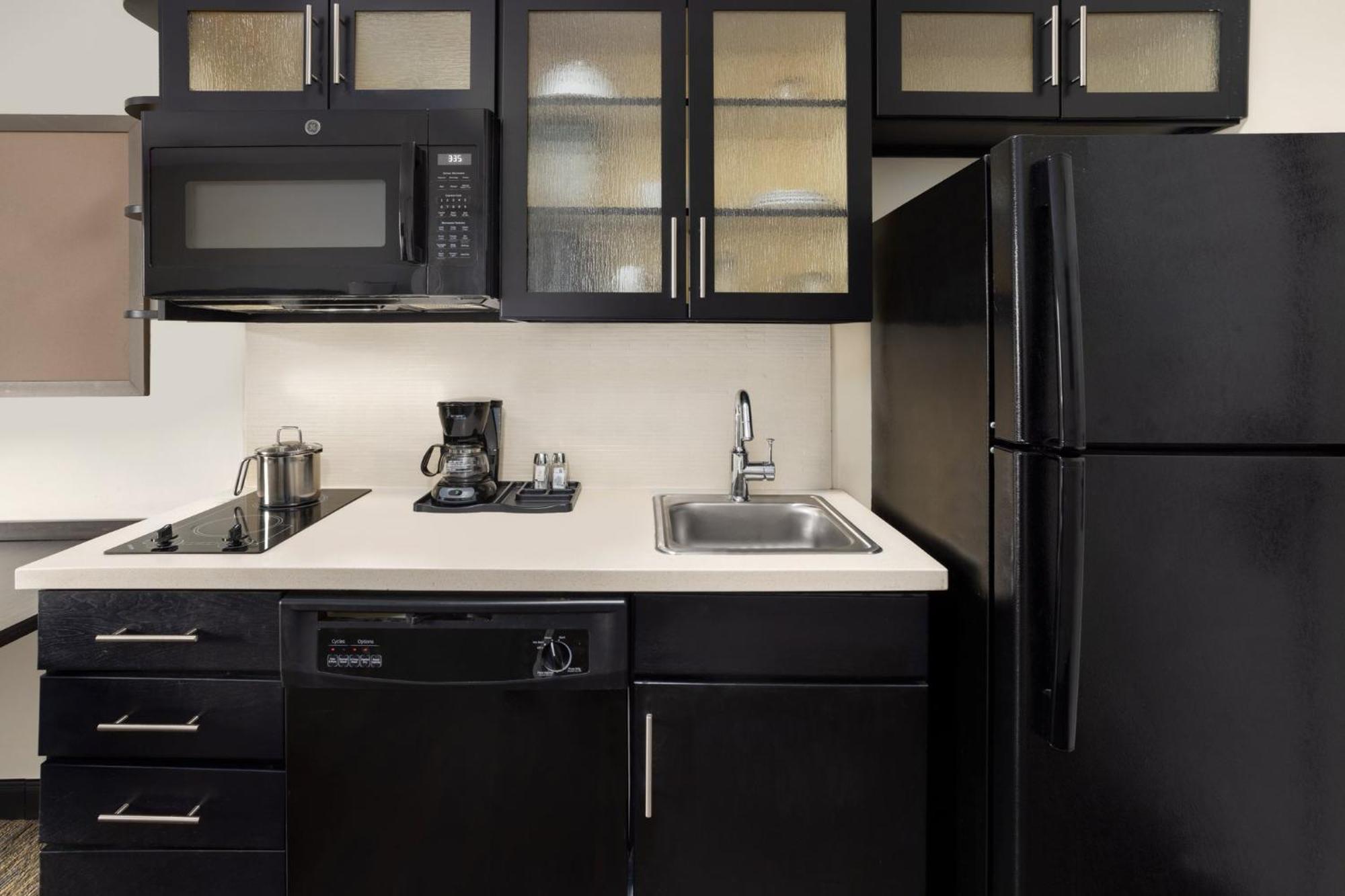 Candlewood Suites Philadelphia - Airport Area By Ihg Chester Bagian luar foto
