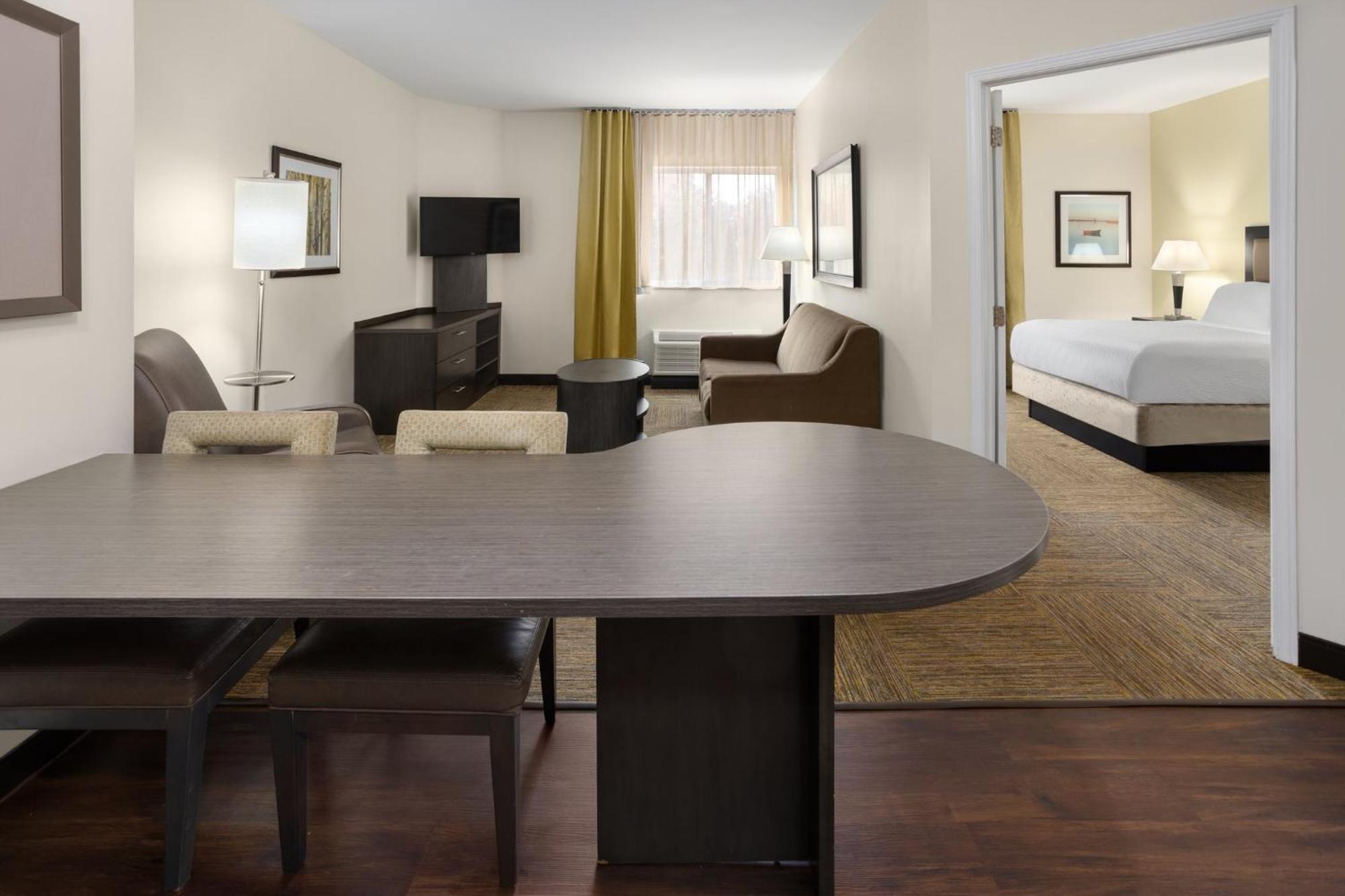 Candlewood Suites Philadelphia - Airport Area By Ihg Chester Bagian luar foto
