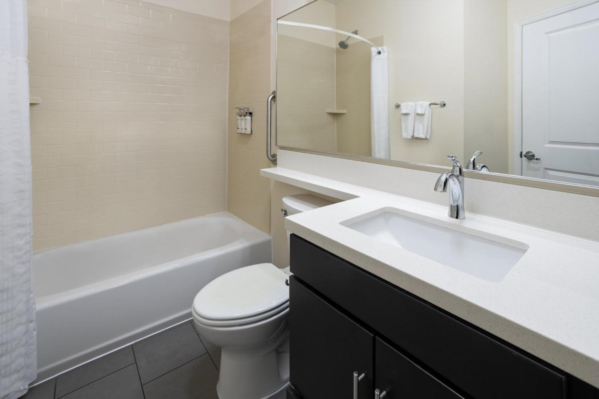 Candlewood Suites Philadelphia - Airport Area By Ihg Chester Bagian luar foto