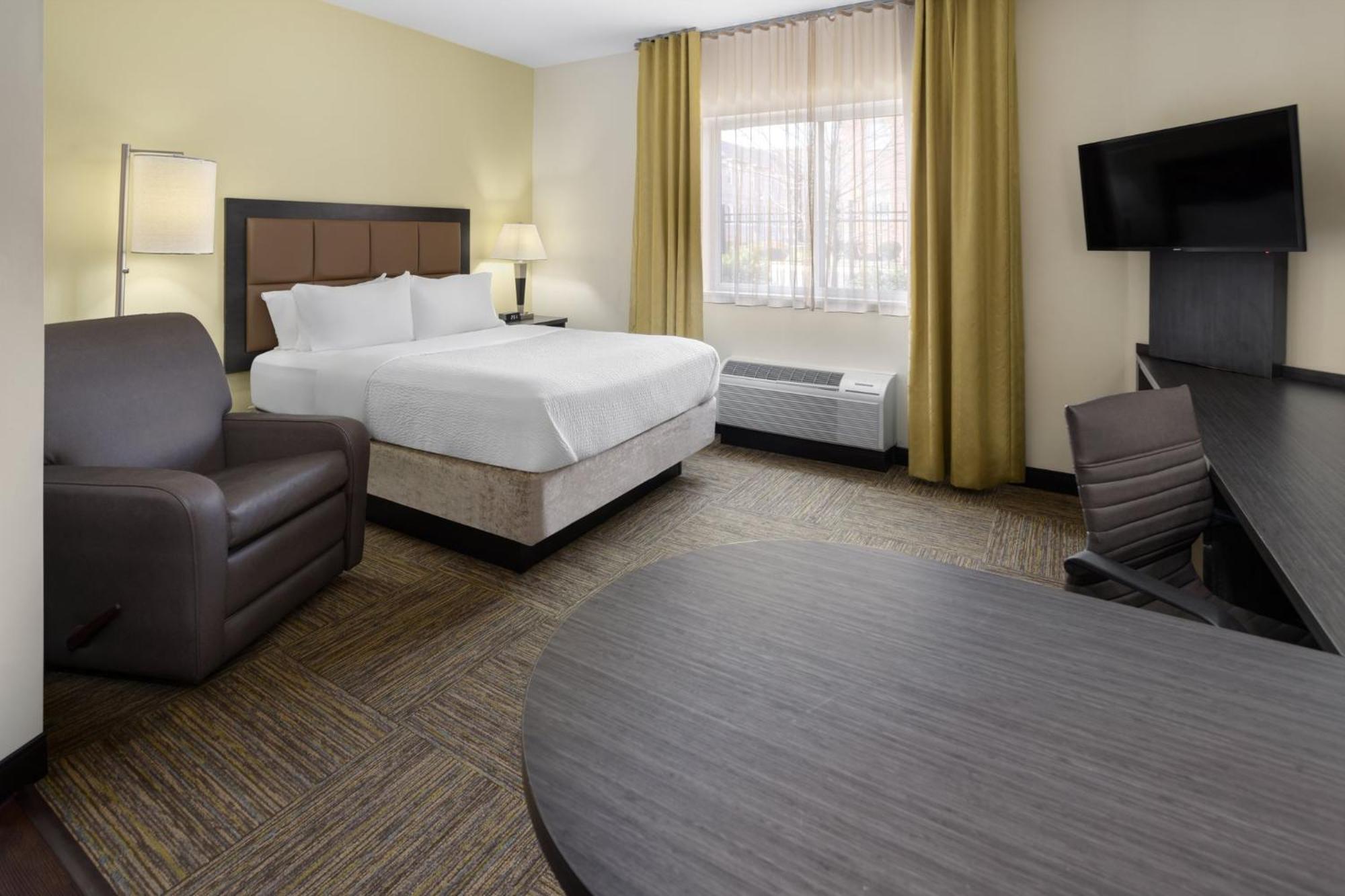 Candlewood Suites Philadelphia - Airport Area By Ihg Chester Bagian luar foto