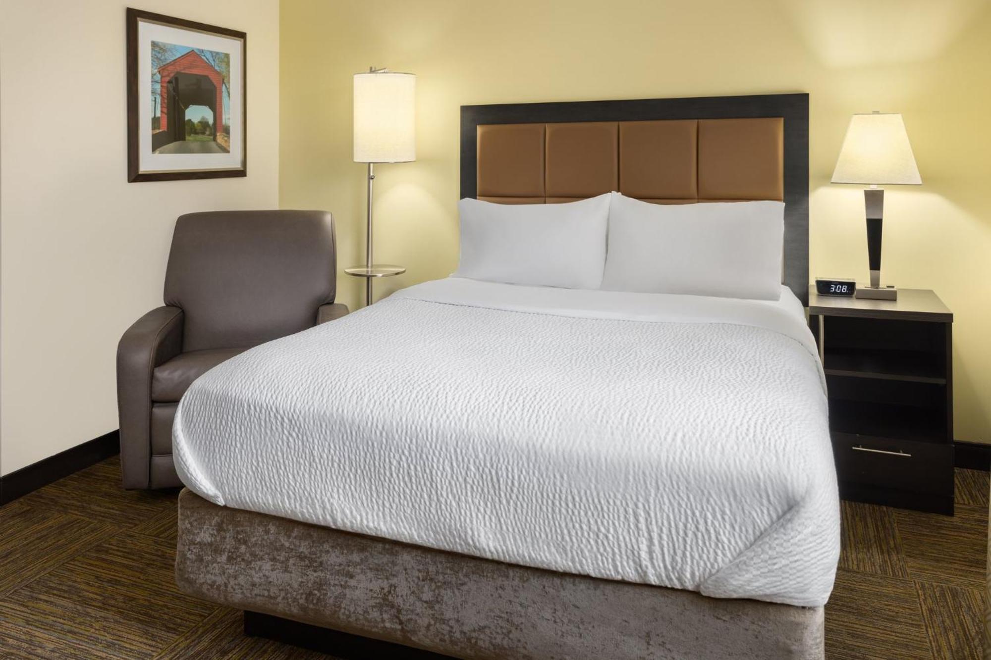 Candlewood Suites Philadelphia - Airport Area By Ihg Chester Bagian luar foto