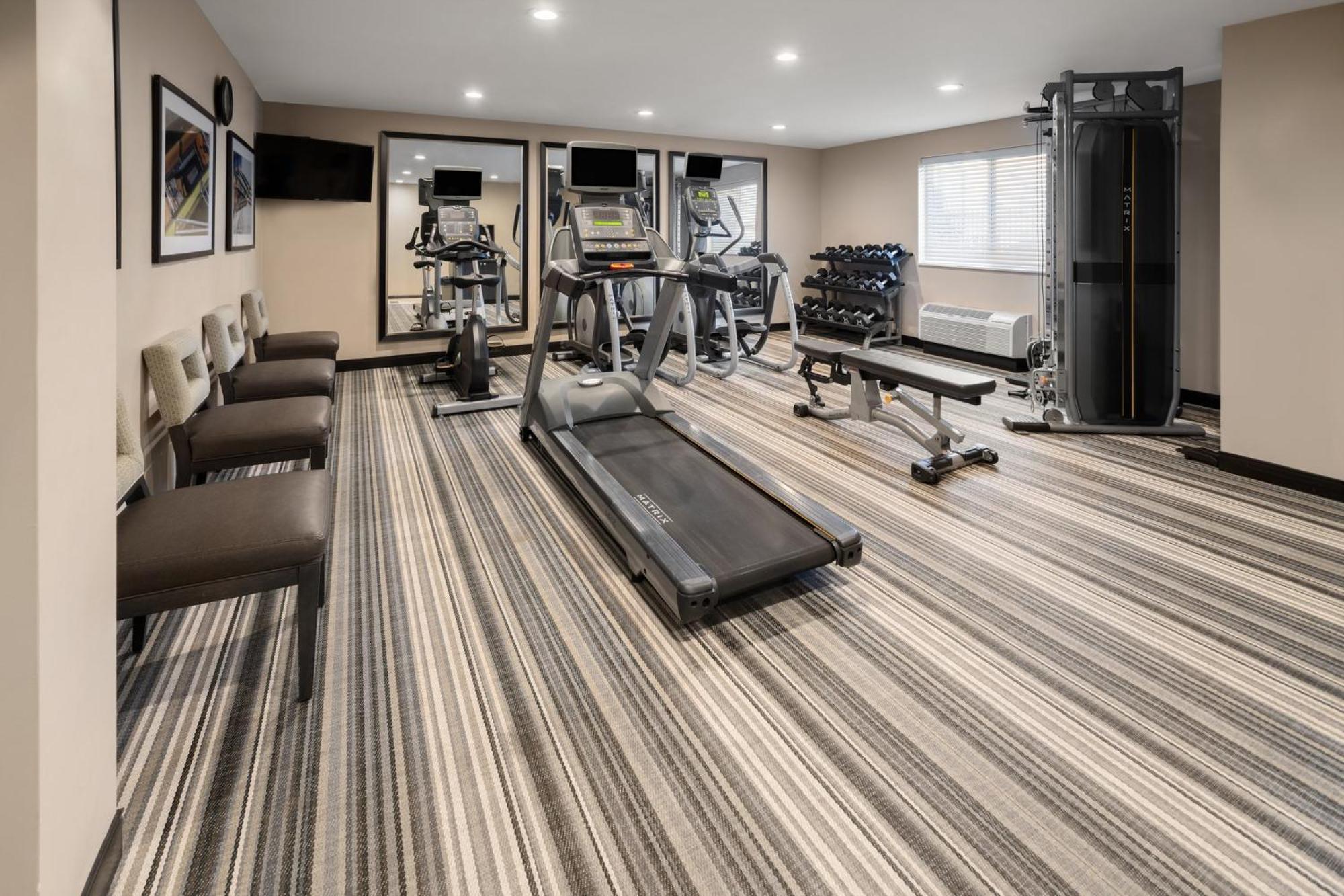 Candlewood Suites Philadelphia - Airport Area By Ihg Chester Bagian luar foto